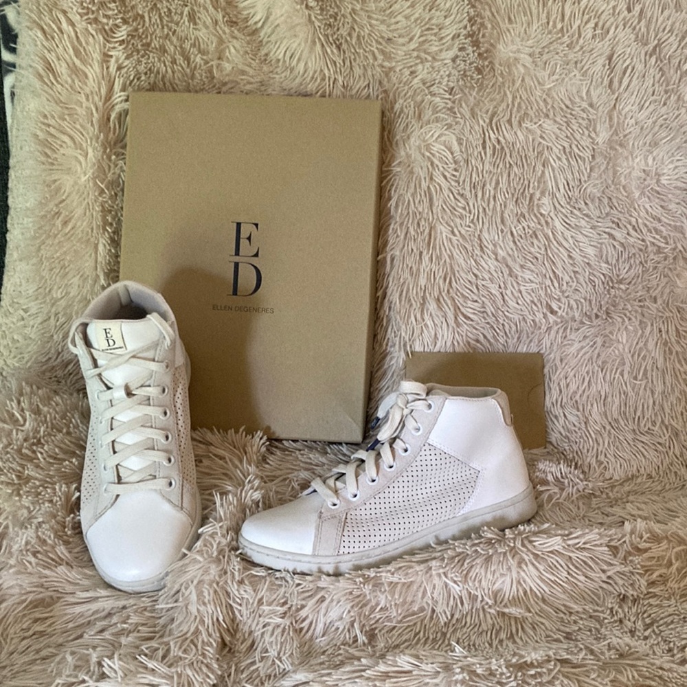 ELLLEN DEGENERES high tops! (Fit a 7.5)